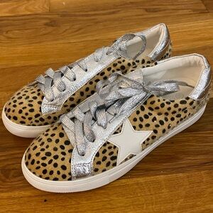 Nature Breeze Women’s Brown Cheetah Print Sneakers With Silver Laces Size 8.5